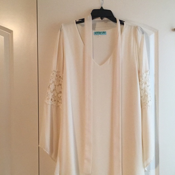 HP! 🎉Francesca's Everwood White Crochet Dress - Picture 5 of 7